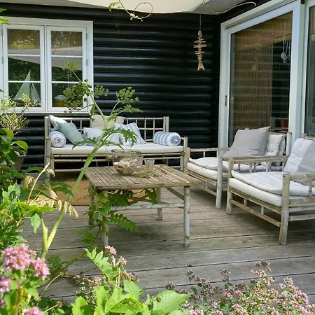 Semesterbostad Beautiful Log House With A Pool In South Funen *
